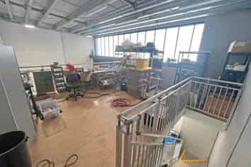 MODERN UNIT PRICED TO SELL - MOTIVATED VENDOR
