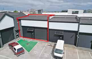 MODERN UNIT PRICED TO SELL - MOTIVATED VENDOR
