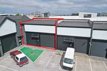 MODERN UNIT PRICED TO SELL - MOTIVATED VENDOR
