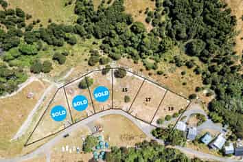 17 Tikao Bay Road, Wainui