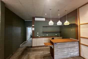 102 m² F&B on Clyde Rd