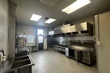 102 m² F&B on Clyde Rd