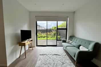 8 Desalt Drive, Hobsonville