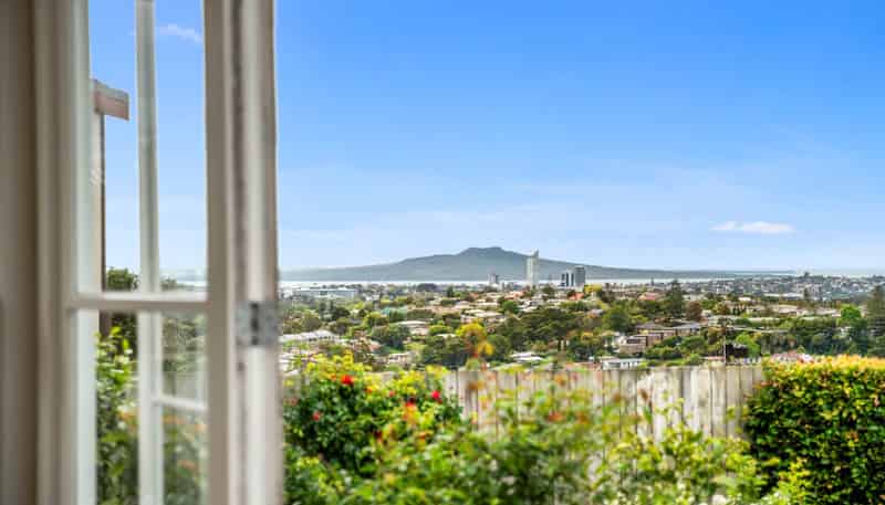 2/349 Glenfield Road, Glenfield