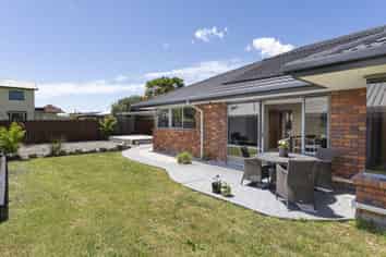 52 Aldinga Avenue, Stoke