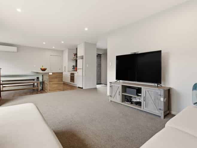 72 Pakanga Grove, Pyes Pa