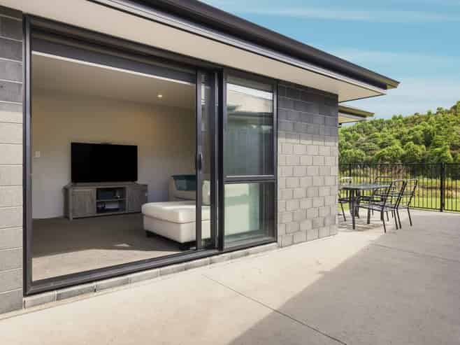 72 Pakanga Grove, Pyes Pa