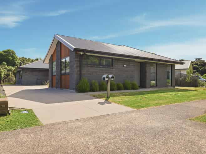 72 Pakanga Grove, Pyes Pa