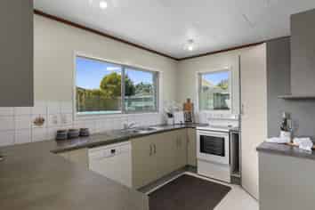 18 Chevron Drive, Bellevue