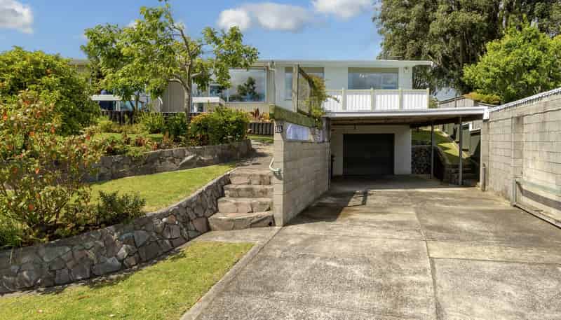 18 Chevron Drive, Bellevue