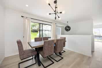 8 Forsythe Place, Massey