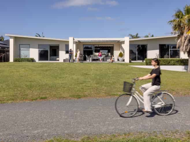 71 Palm Springs Boulevard, Papamoa