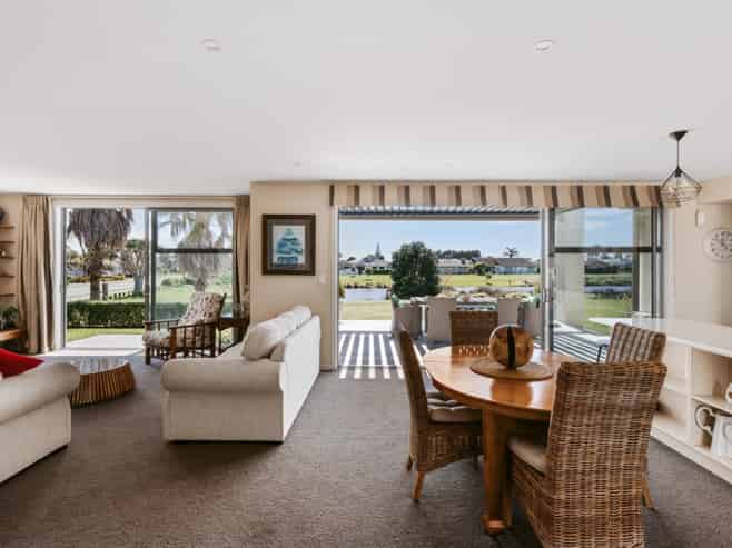 71 Palm Springs Boulevard, Papamoa