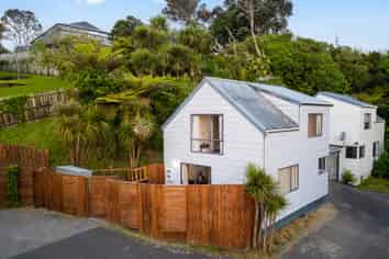 1/147 Spinella Drive, Bayview