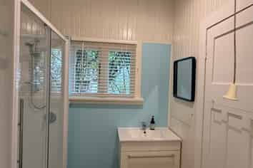 4 Myrtle Cres, Mount Cook