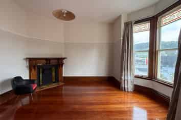 4 Myrtle Cres, Mount Cook