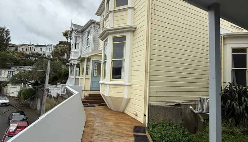 4 Myrtle Cres, Mount Cook