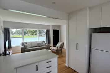 2/110 East Coast Road, Forrest Hill