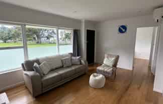 2/110 East Coast Road, Forrest Hill