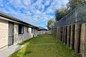 35 Shaw Road, Coastlands