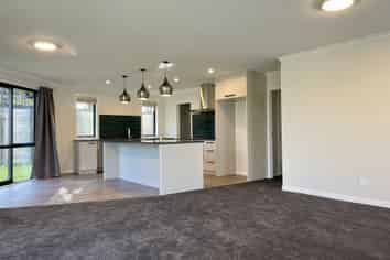 35 Shaw Road, Coastlands