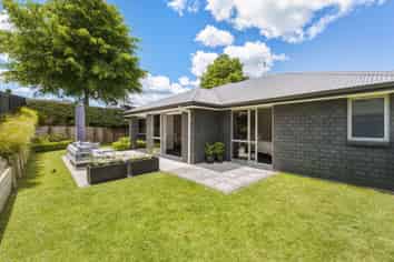 44 Inverness Drive, Pyes Pa