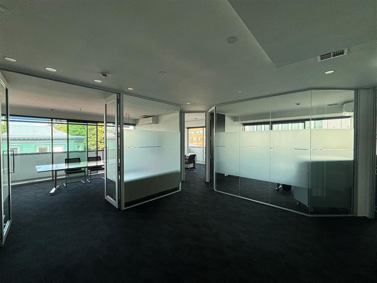Prime Parnell Office with Deck - Widok 2