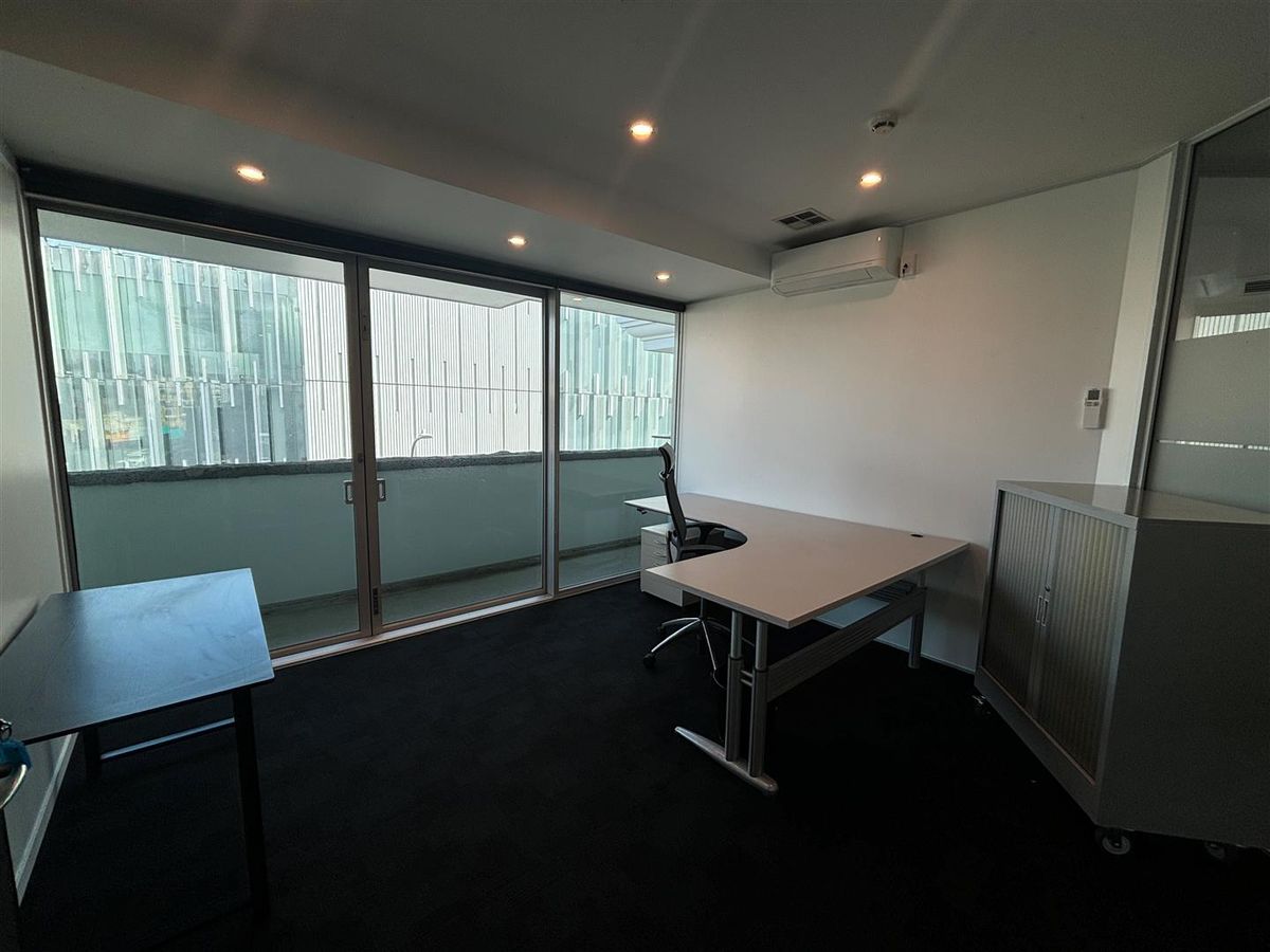 Prime Parnell Office with Deck - Widok 4