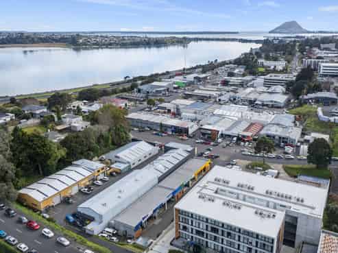 Road Frontage Workshop with Excellent Parking 