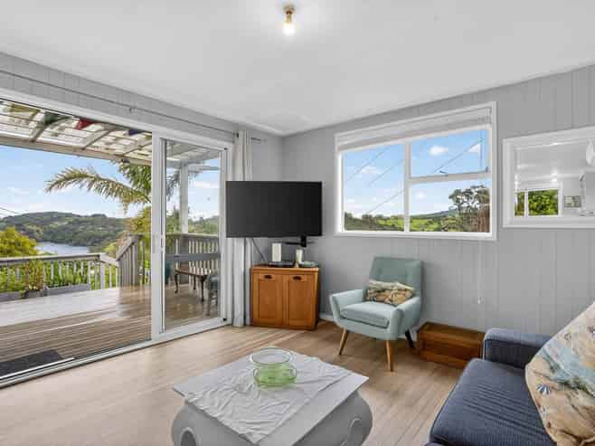 11 Kendale Drive, Matheson Bay, Leigh