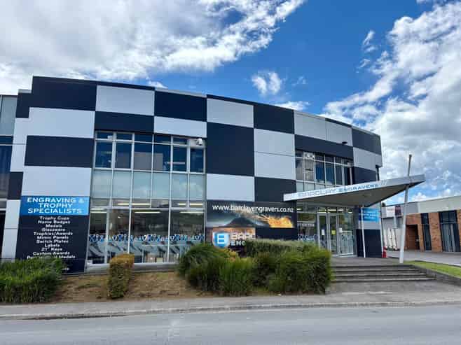 Huge Exposure on Maleme Street