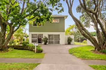 17 Waterlea Avenue, Mangere Bridge