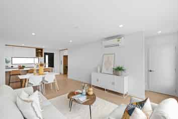 121C Lincoln Road, Addington