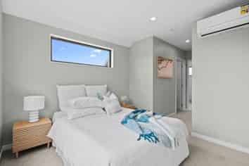 121C Lincoln Road, Addington