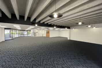 Profiled Office or Showroom - Well Priced