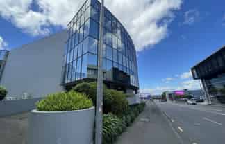 Profiled Office or Showroom - Well Priced