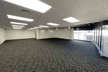 Profiled Office or Showroom - Well Priced