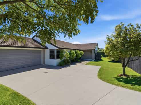 7 Caldera Crescent, Pyes Pa