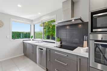 7 Caldera Crescent, Pyes Pa