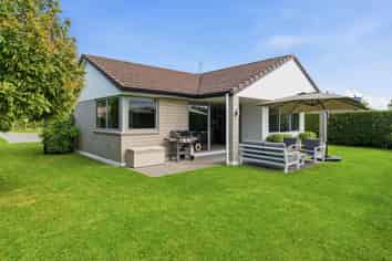 7 Caldera Crescent, Pyes Pa