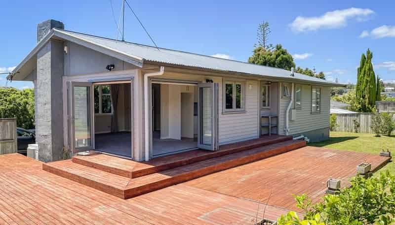 39 Fairclough Road, Beach Haven