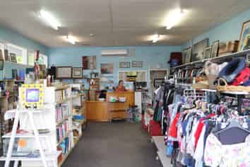 HOKOWHITU STORE OR OFFICE - 114M2