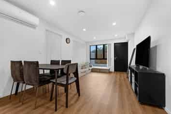 10D Benton Place, Manurewa