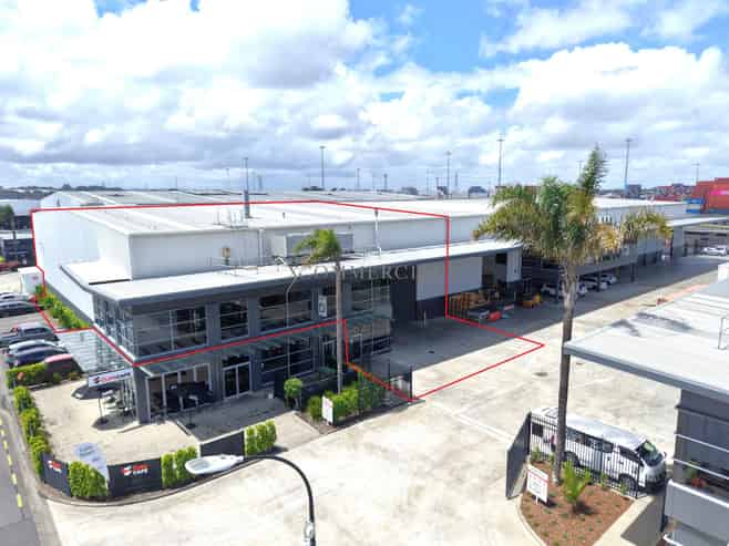 High Stud, A-Grade & On-Site Cafe