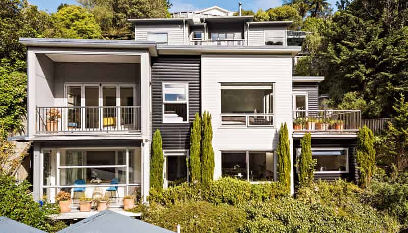 2/17 Blackbridge Road, Wadestown