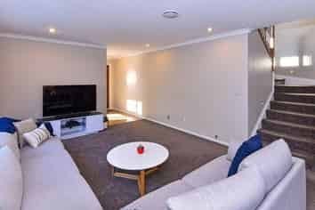 9 Sunglade Grove, Flat Bush