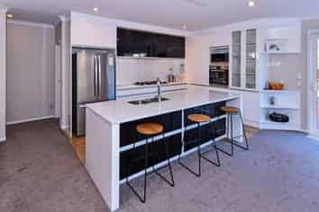 9 Sunglade Grove, Flat Bush