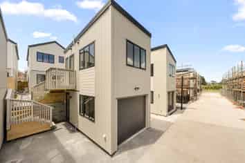 16 Toetoe Street, Westgate