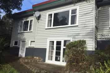 2 Woodstock Terrace, Tawa