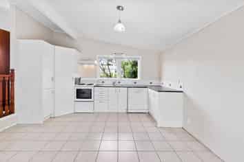 12 Paramu Avenue, Birkdale